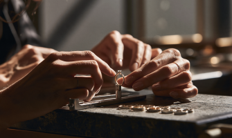 How to Choose an Engagement Ring: A Solitaire Ring Guide
