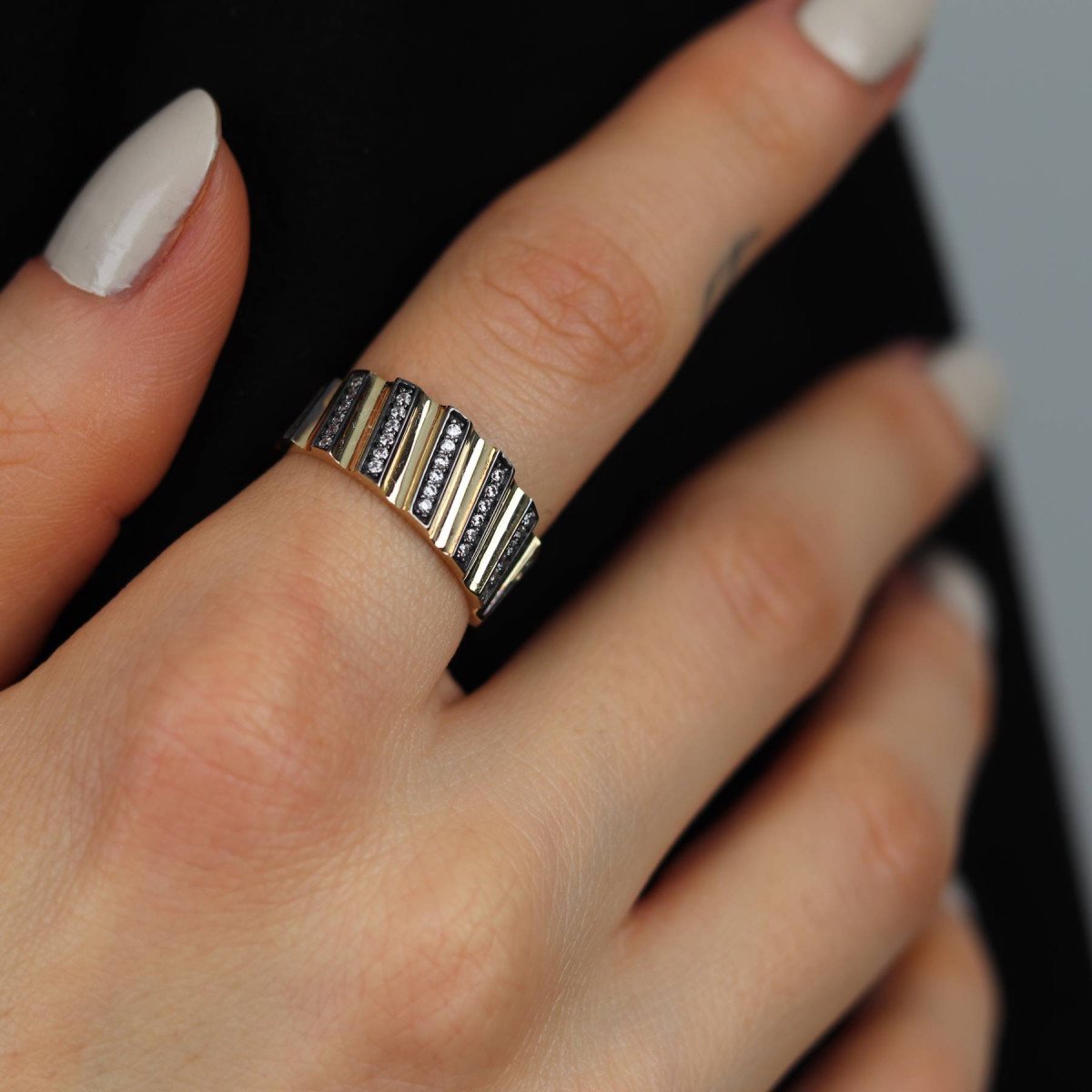 Çapraz Çizgi Yüzük