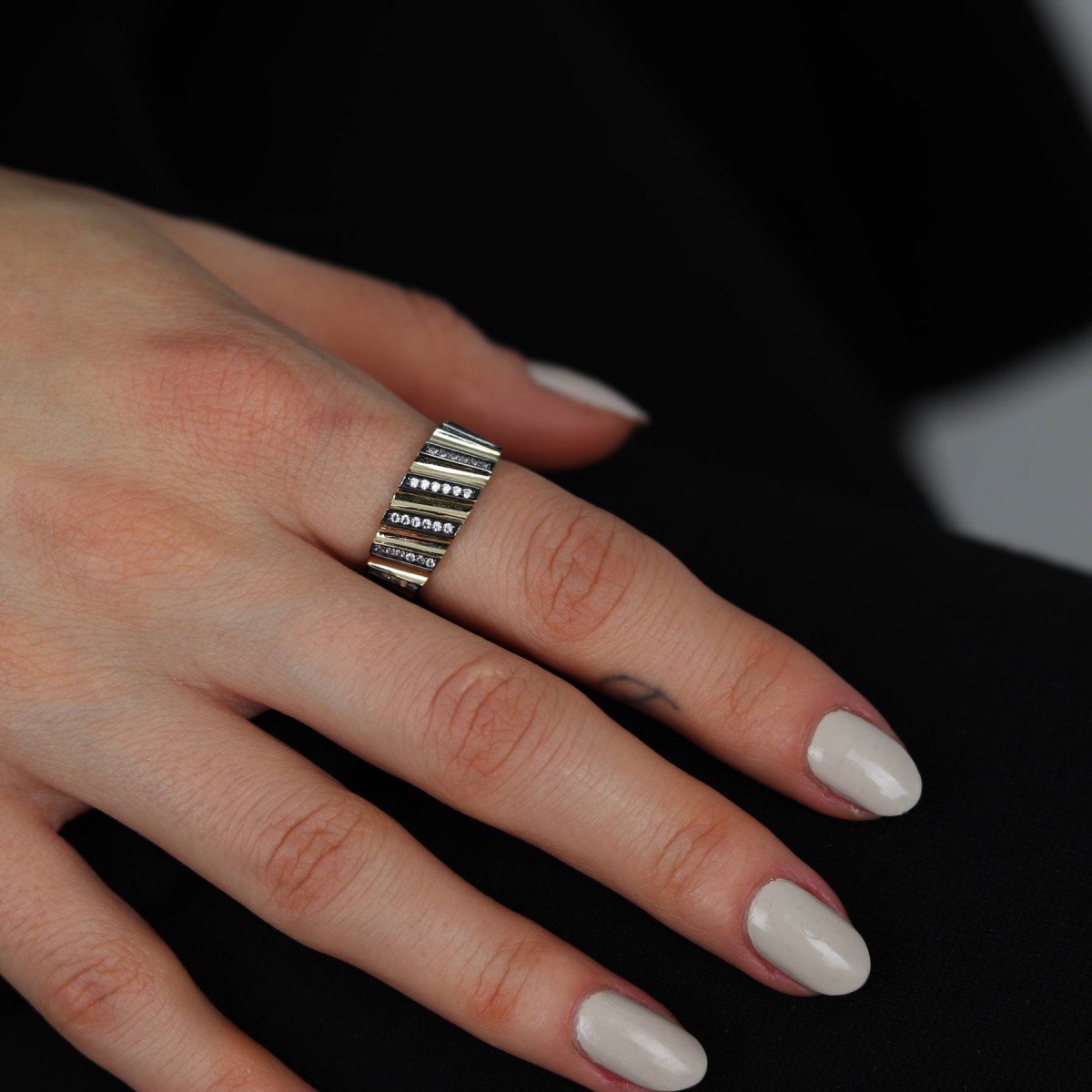 Çapraz Çizgi Yüzük