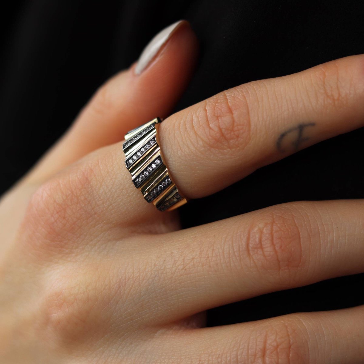 Çapraz Çizgi Yüzük