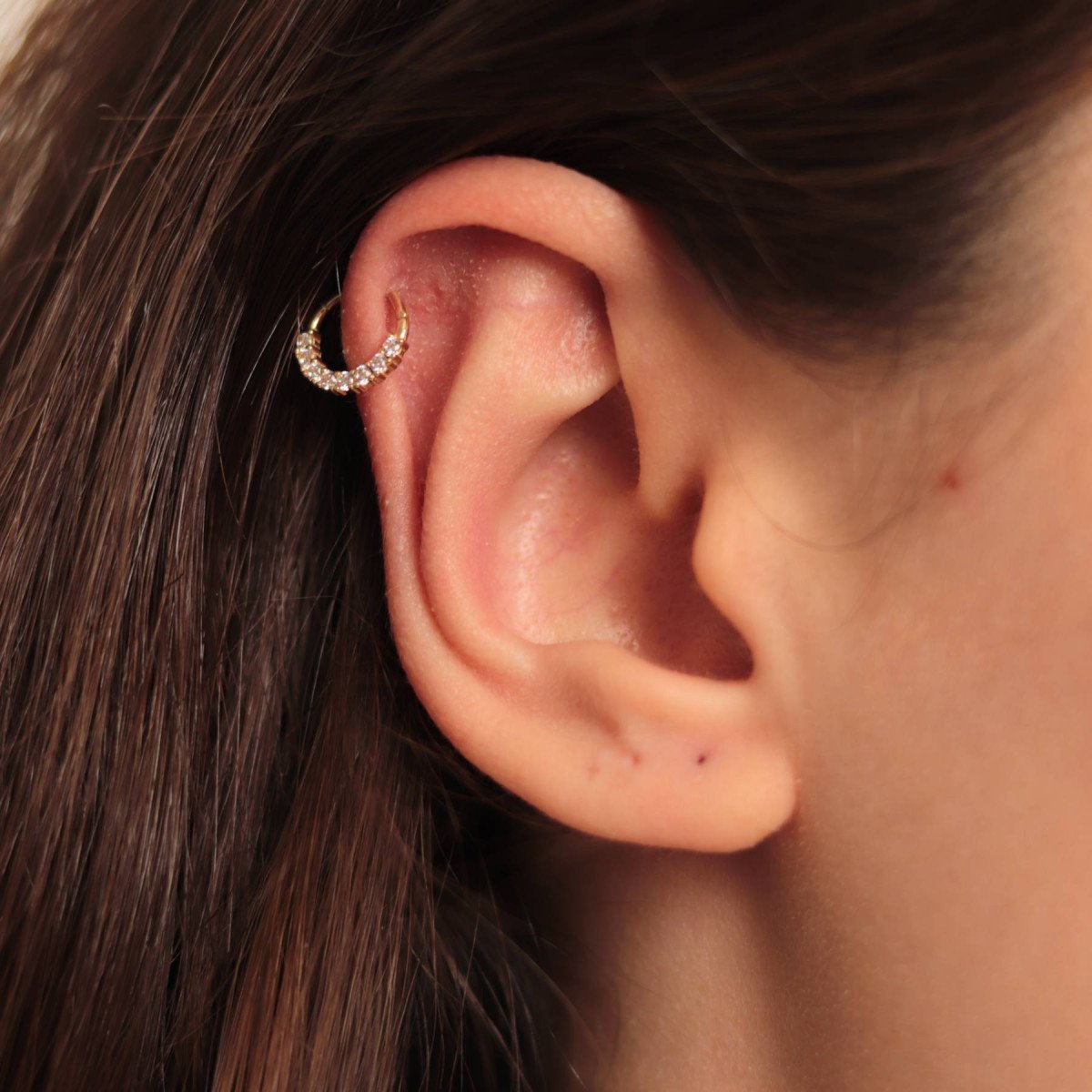 Sıra Taşlı Halka Piercing