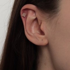 Kare Taşlı Piercing