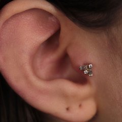 Üçgen Baget Piercing