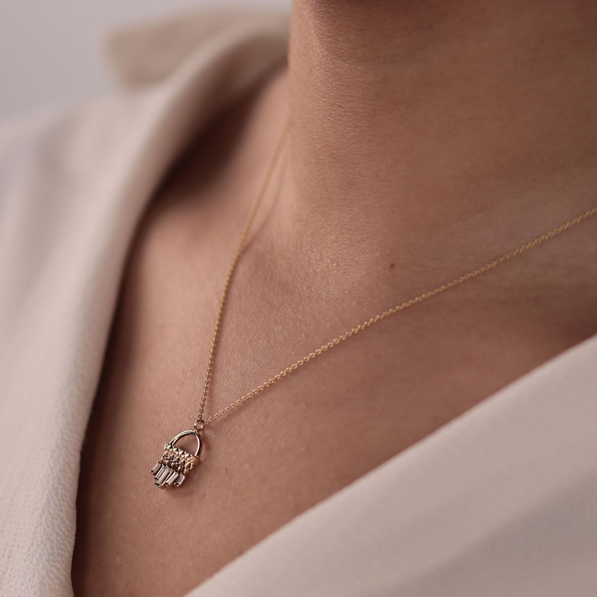 Baget Sallantılı Kolye