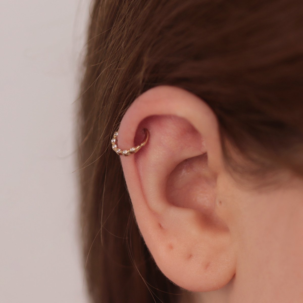 Sıra Taşlı Halka Piercing