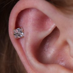 Kare Taş Piercing