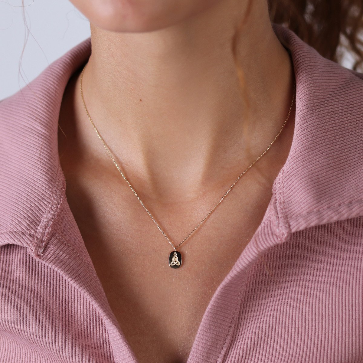 Annelik Düğümü Kolye