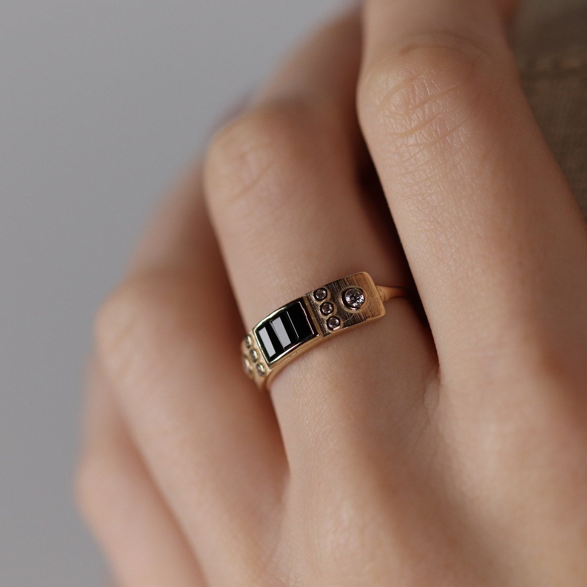 Siyah Taşlı Yüzük