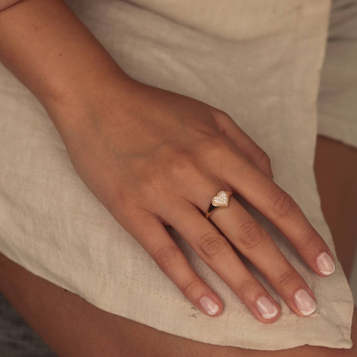 Taşlı Kalp Yüzük