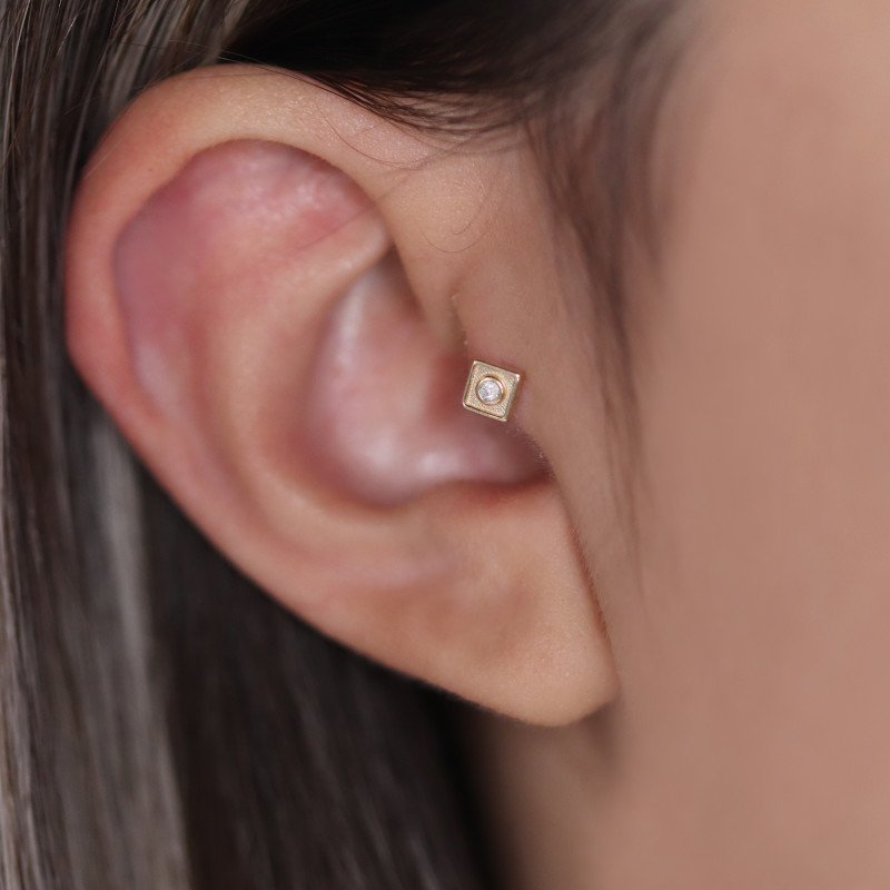 Taşlı Kare Piercing