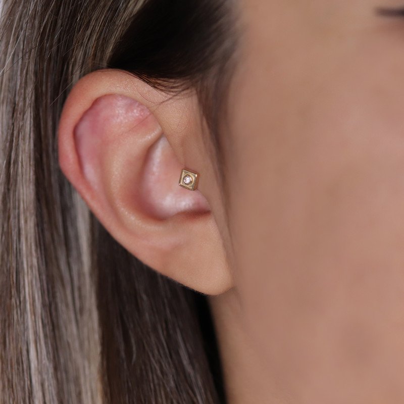 Taşlı Kare Piercing