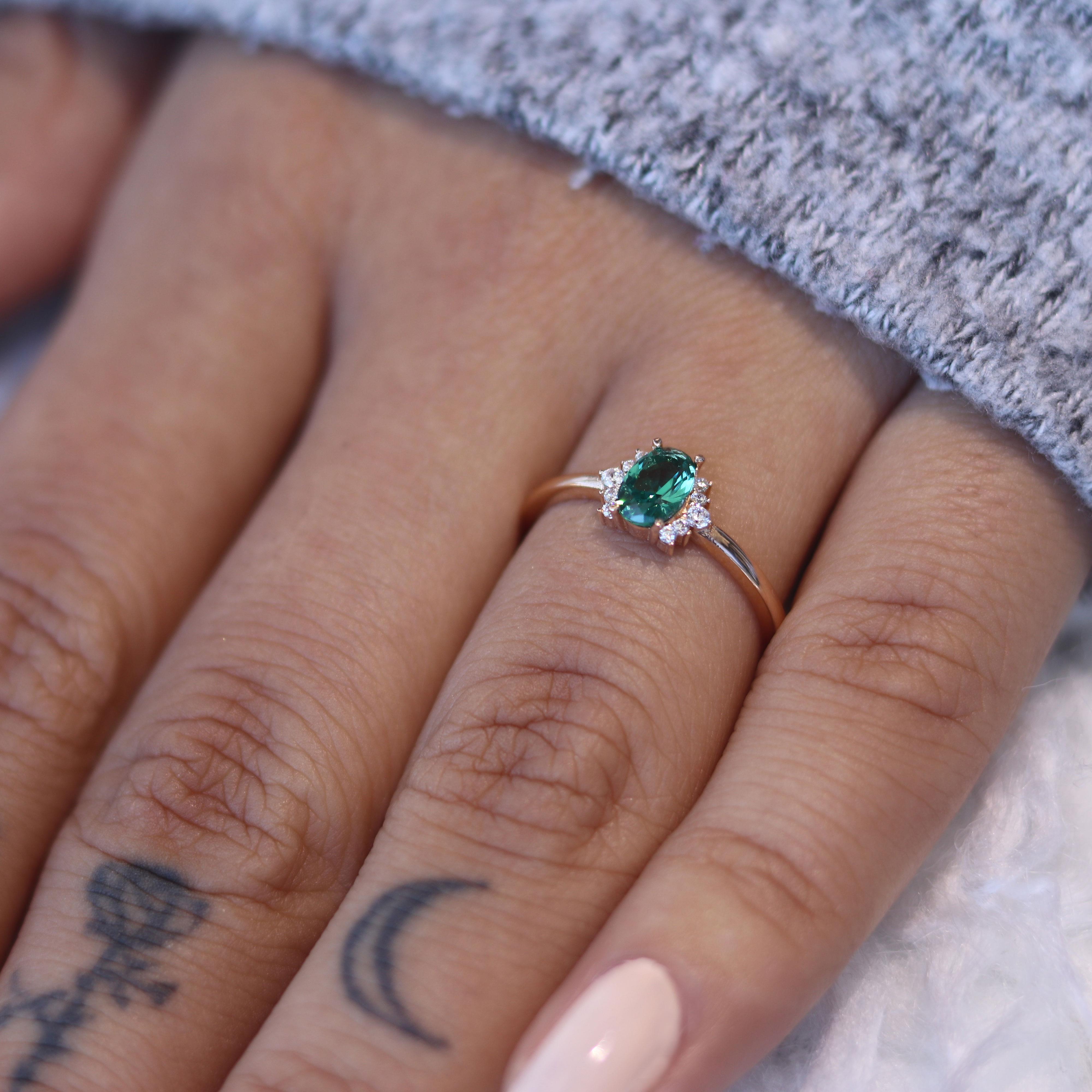 Green Stone-set Ring