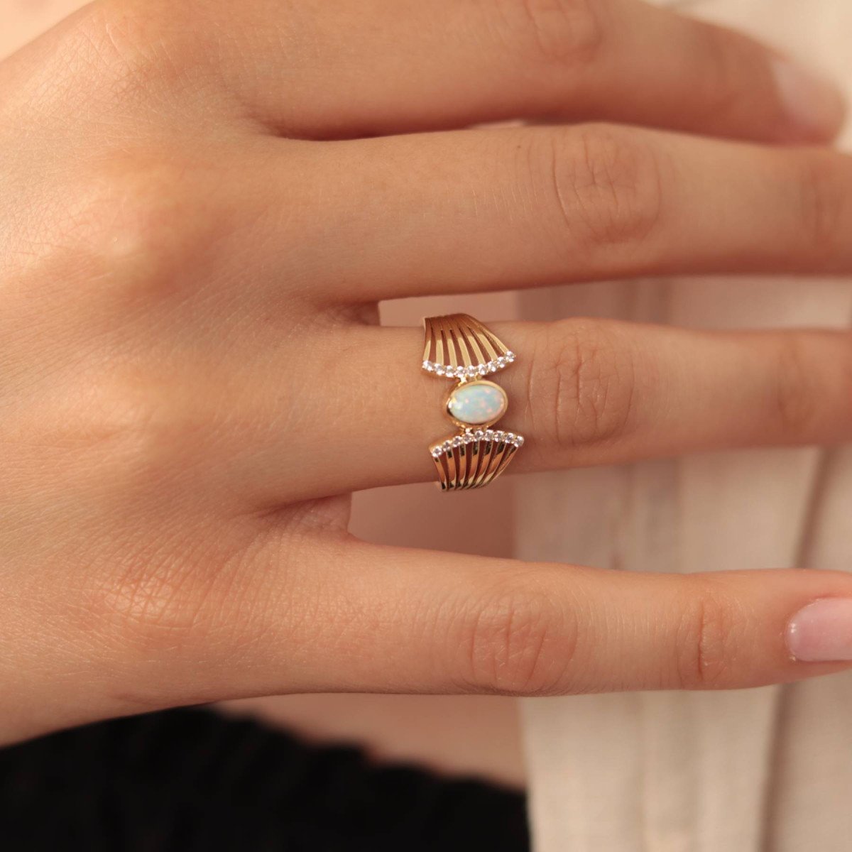 Opal Yelpaze Yüzük