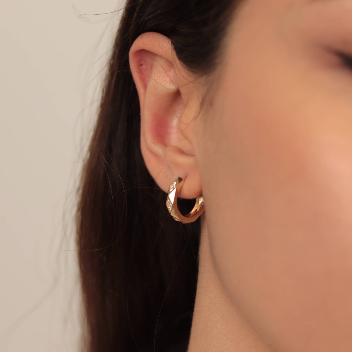 Taşlı Prizma Halka Küpe