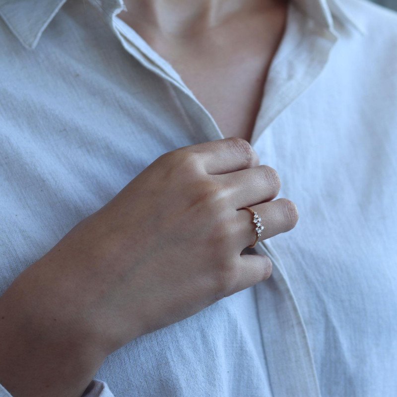 Zarif Taşlı Yüzük