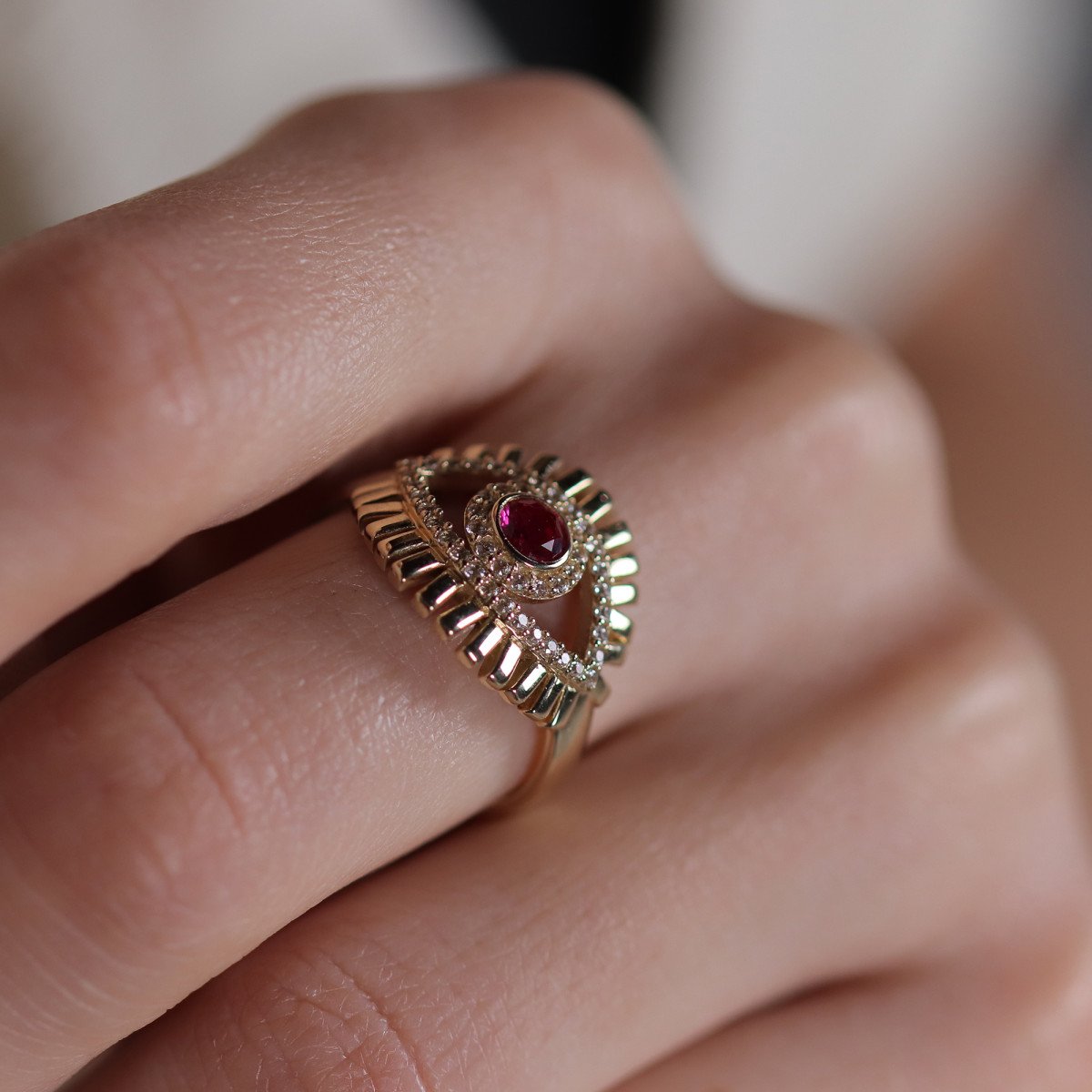 Taşlı Kirpik Yüzük