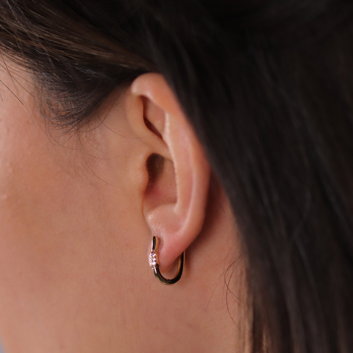 Taşlı V Halka Küpe