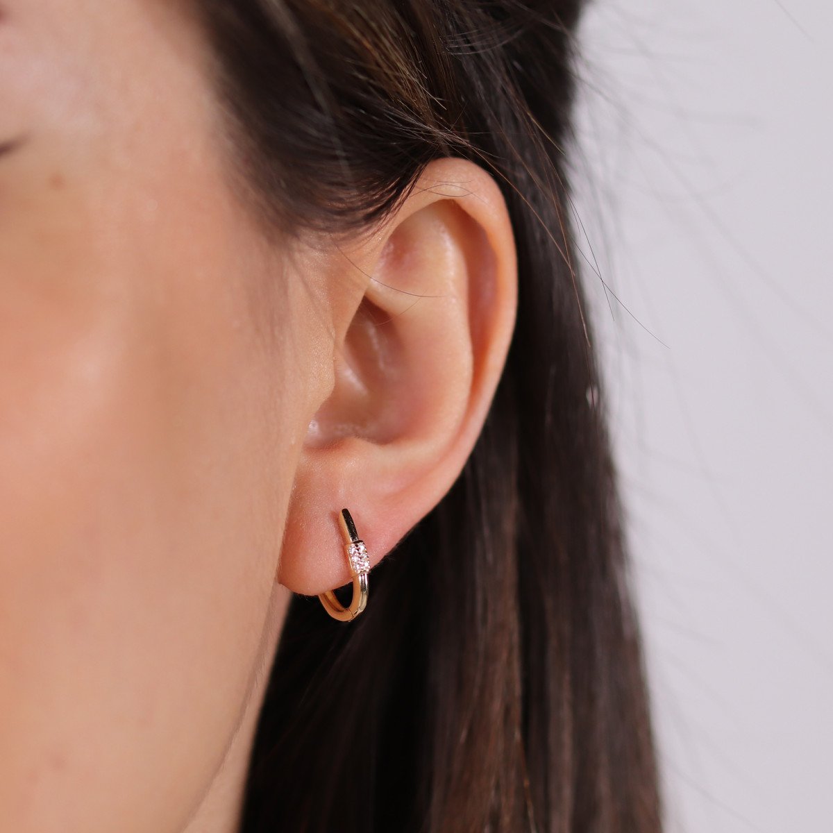 Taşlı V Halka Küpe