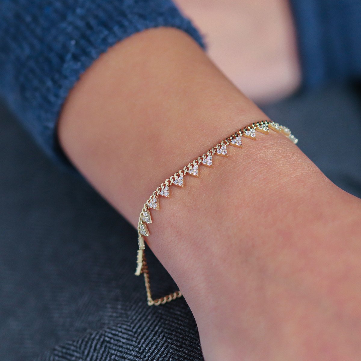 Sıralı Üçgen Bileklik