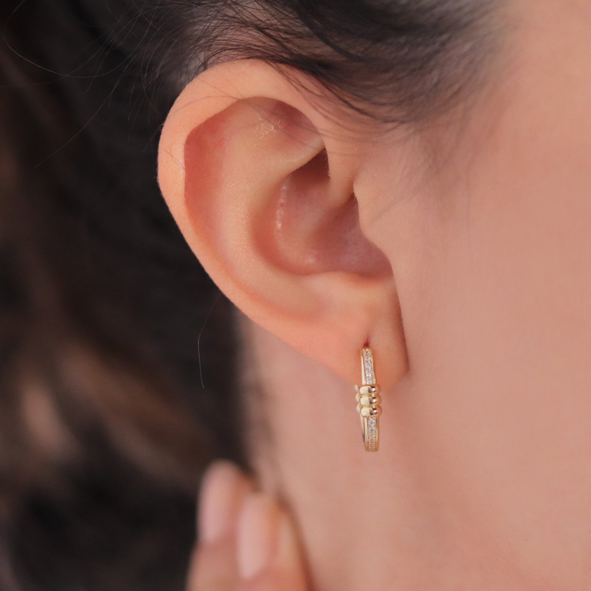 Sıra Taşlı Elips Küpe