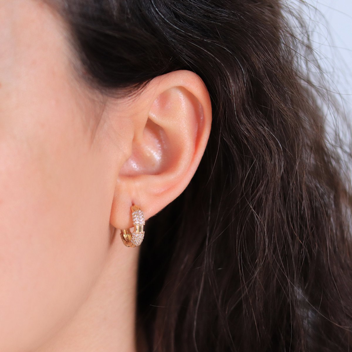 Taşlı Çizgi Küpe