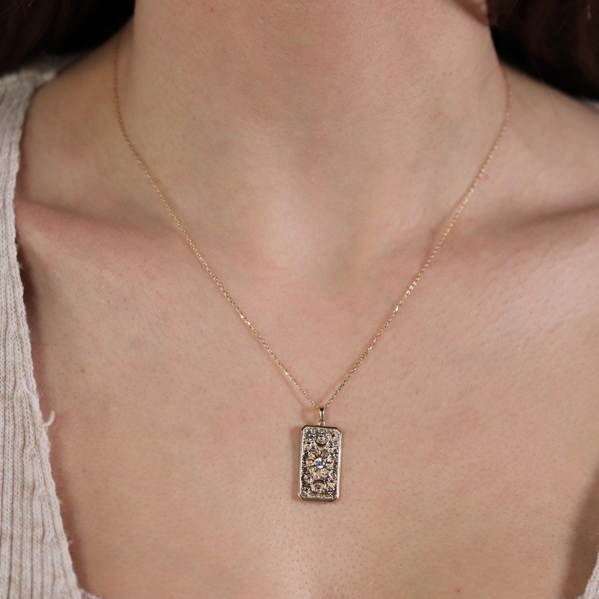 Güneş Madalyon Kolye