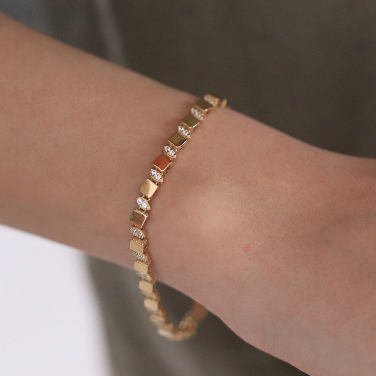 Taşlı Kare Bileklik