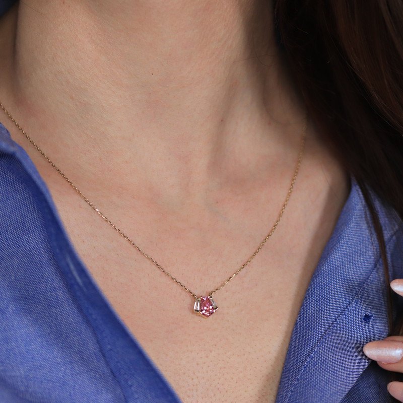Pembe Taşlı Kolye