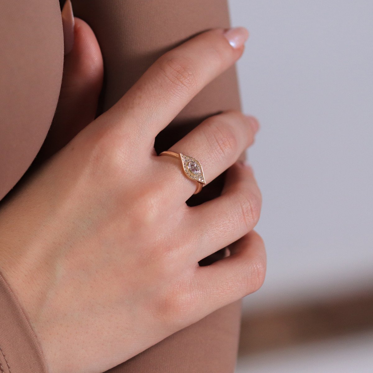 Taşlı Göz Yüzük