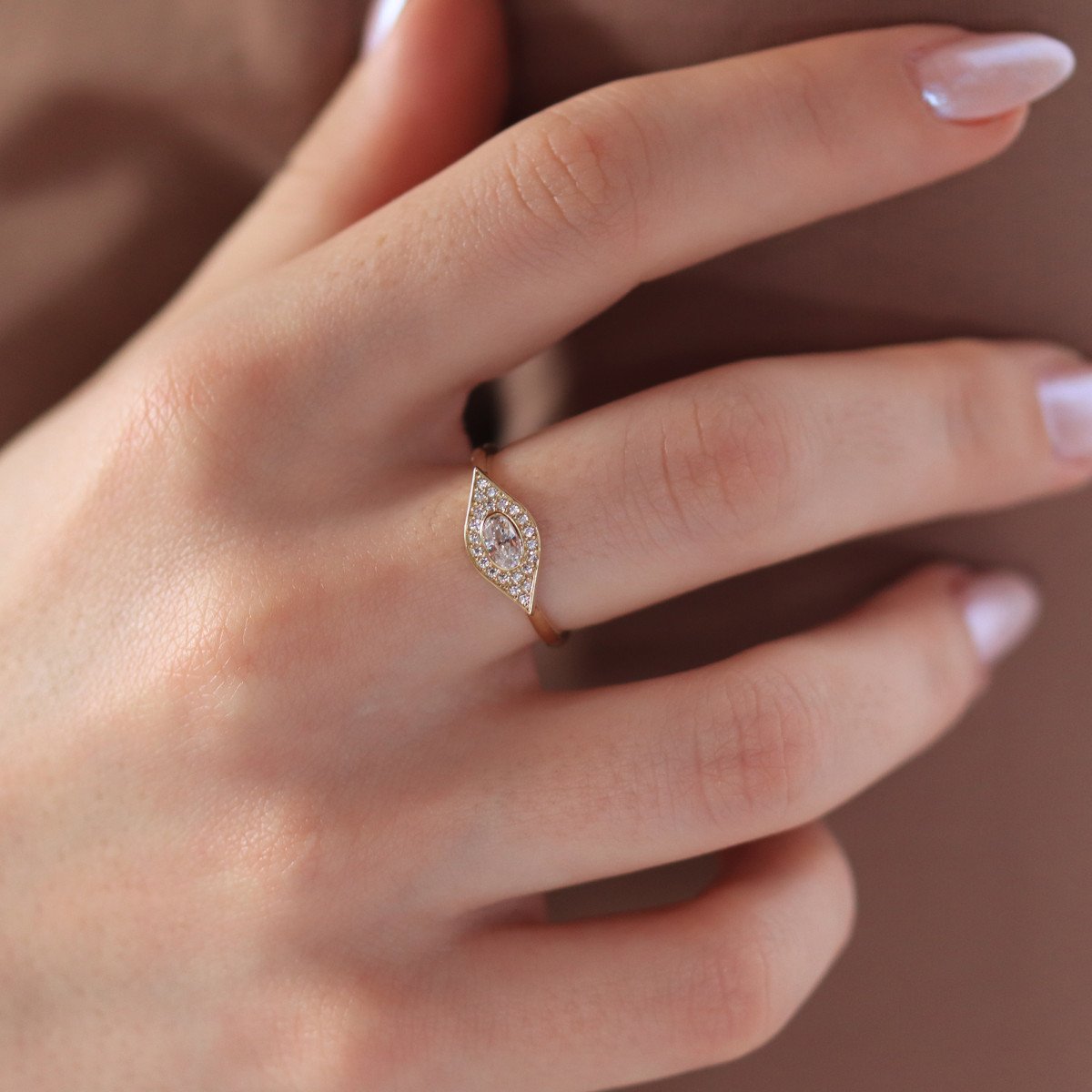 Taşlı Göz Yüzük