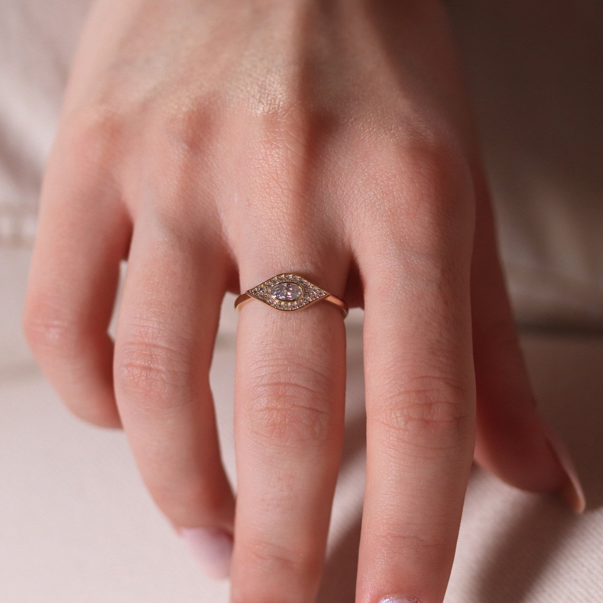 Taşlı Göz Yüzük