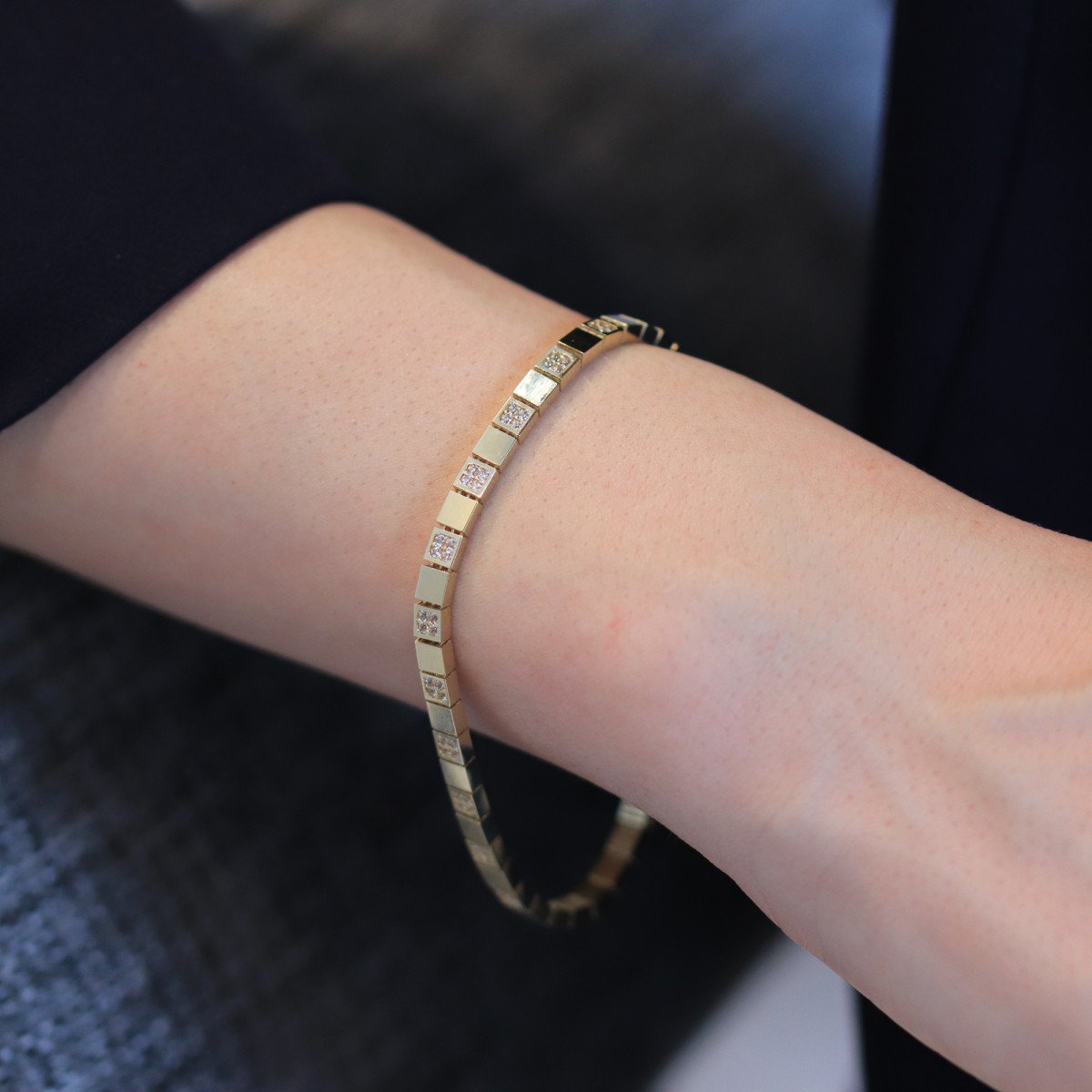 Taşlı Kare Bileklik