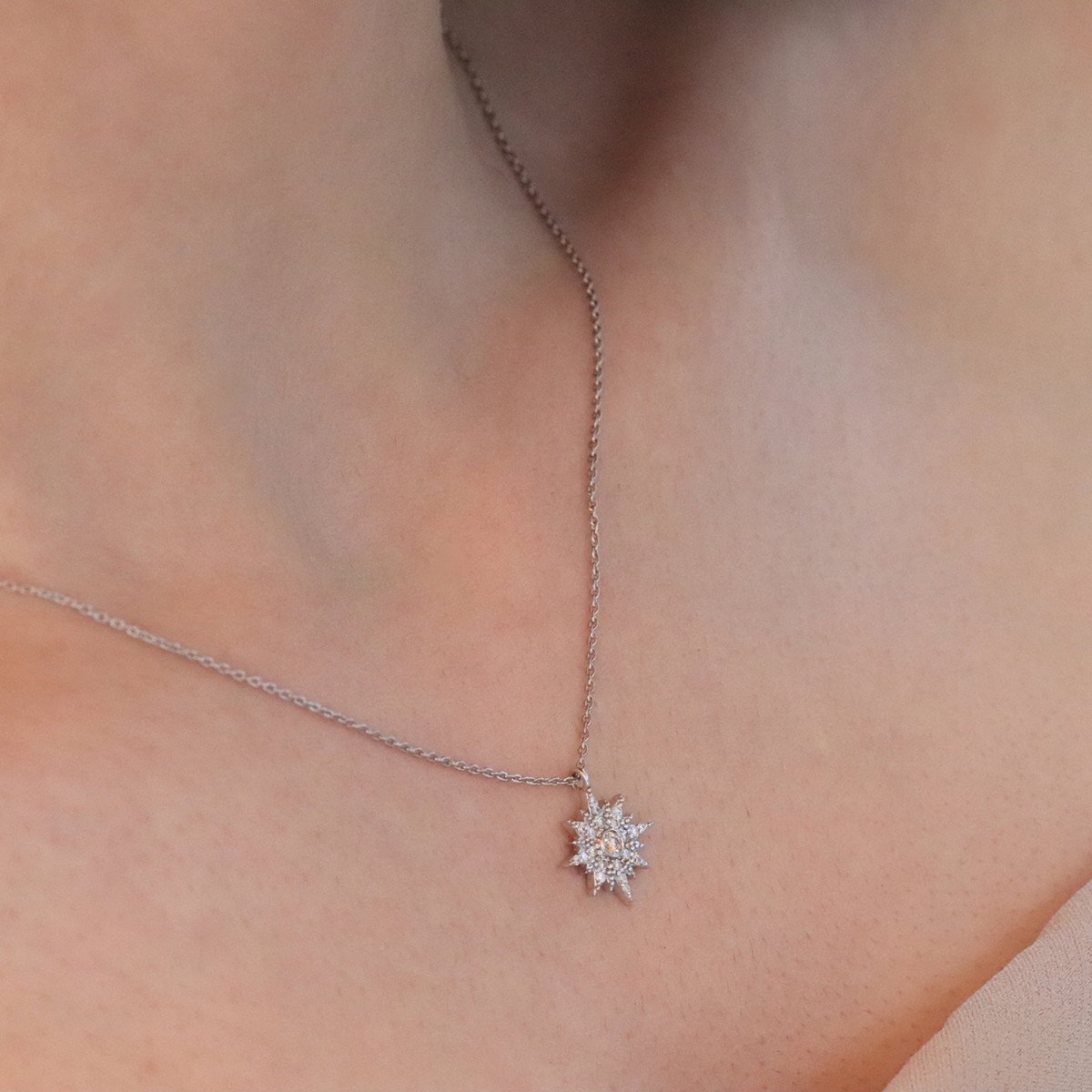 Kar Tanesi Pırlanta Kolye