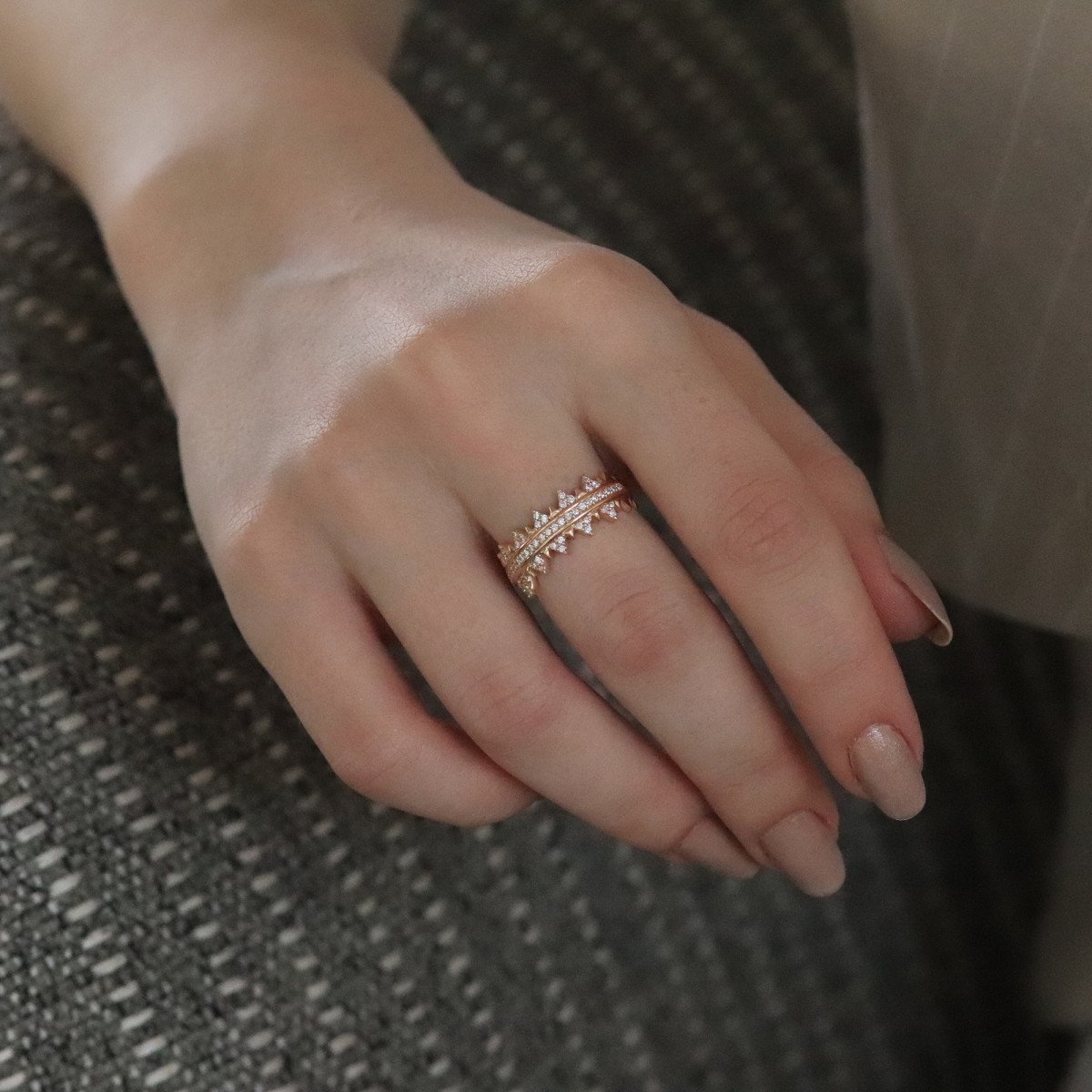 Sıralı Üçgen Pırlanta Yüzük