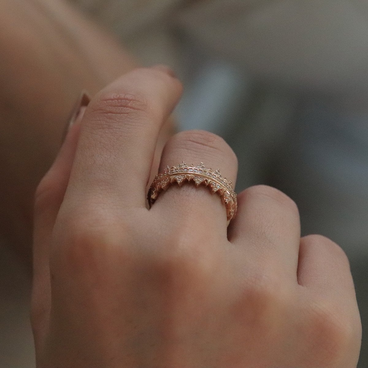 Sıralı Üçgen Pırlanta Yüzük