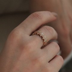 Sıralı Üçgen Pırlanta Yüzük