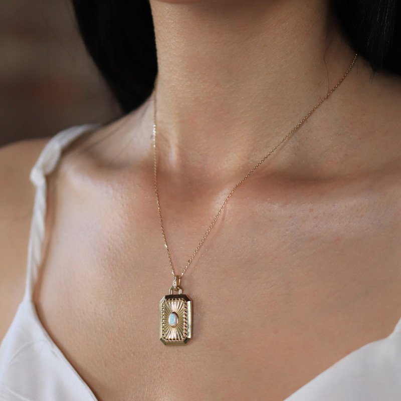 Opal Madalyon Kolye
