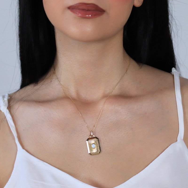 Opal Madalyon Kolye