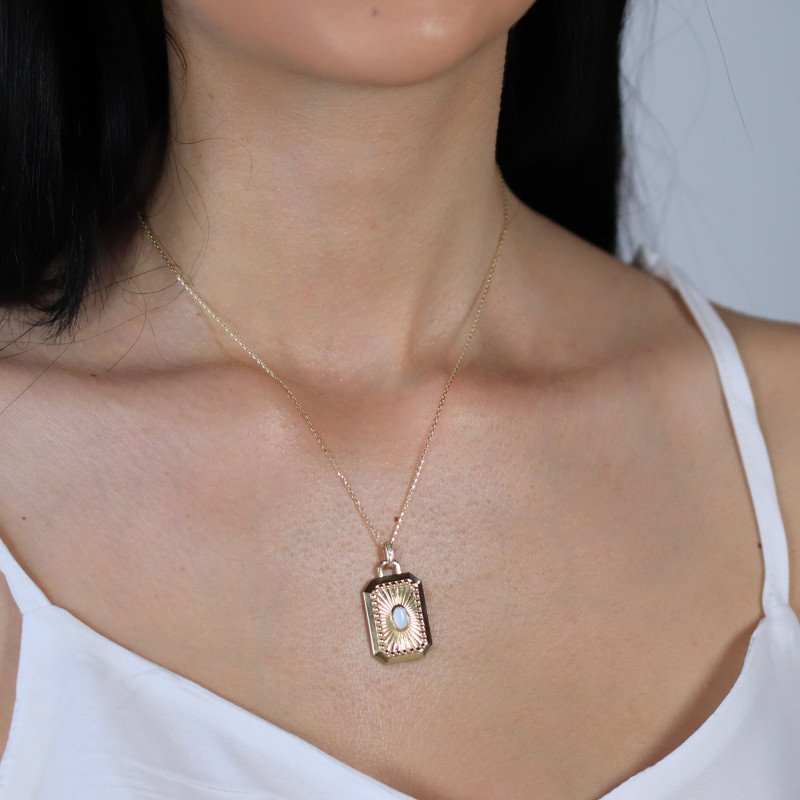 Opal Madalyon Kolye