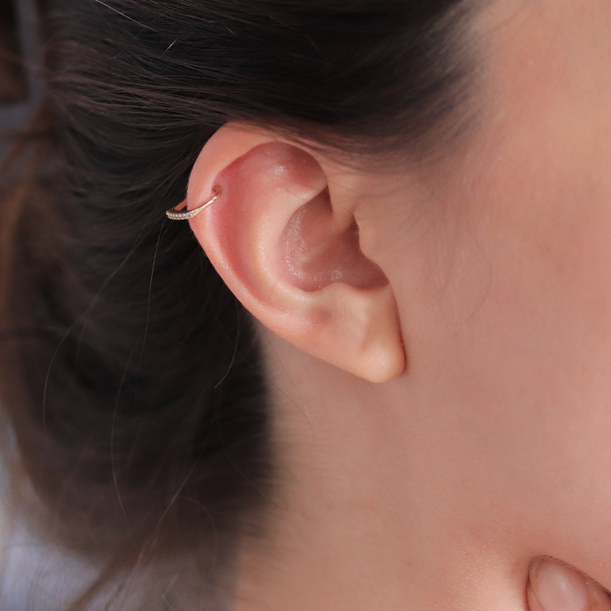 Sıra Taşlı Halka Piercing