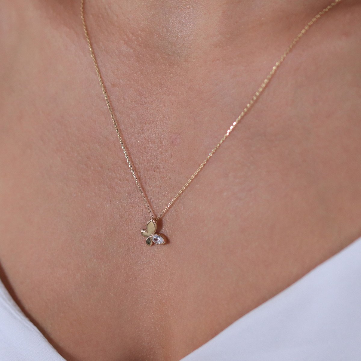 Taşlı Kelebek Kolye