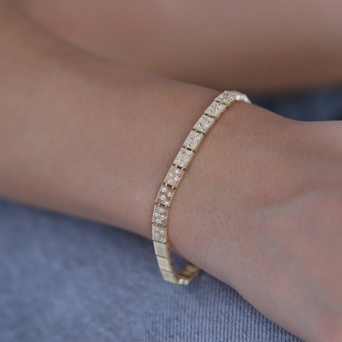 Çizgili Kare Bileklik