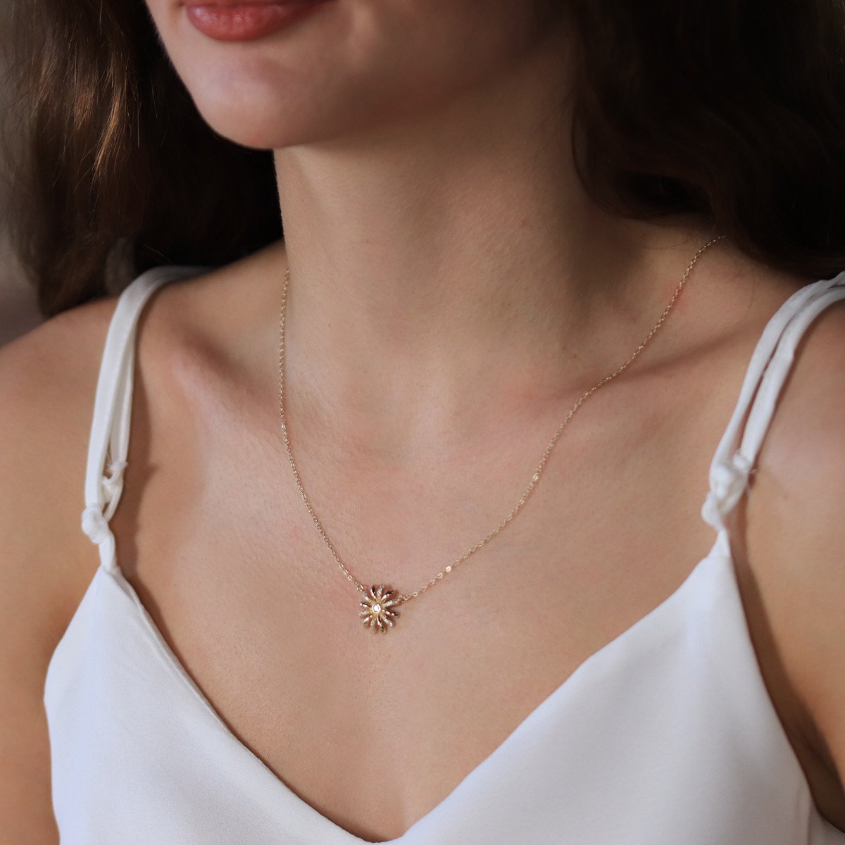 Taşlı Çiçek Kolye