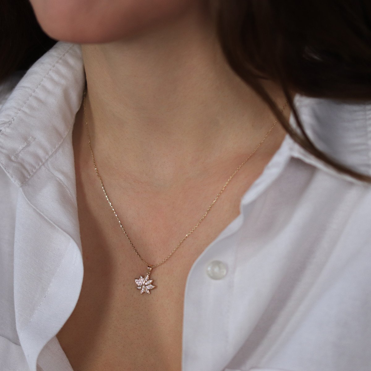 Taşlı Lotus Kolye