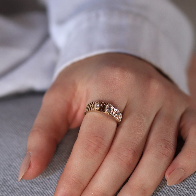 Çizgili Taş Yüzük