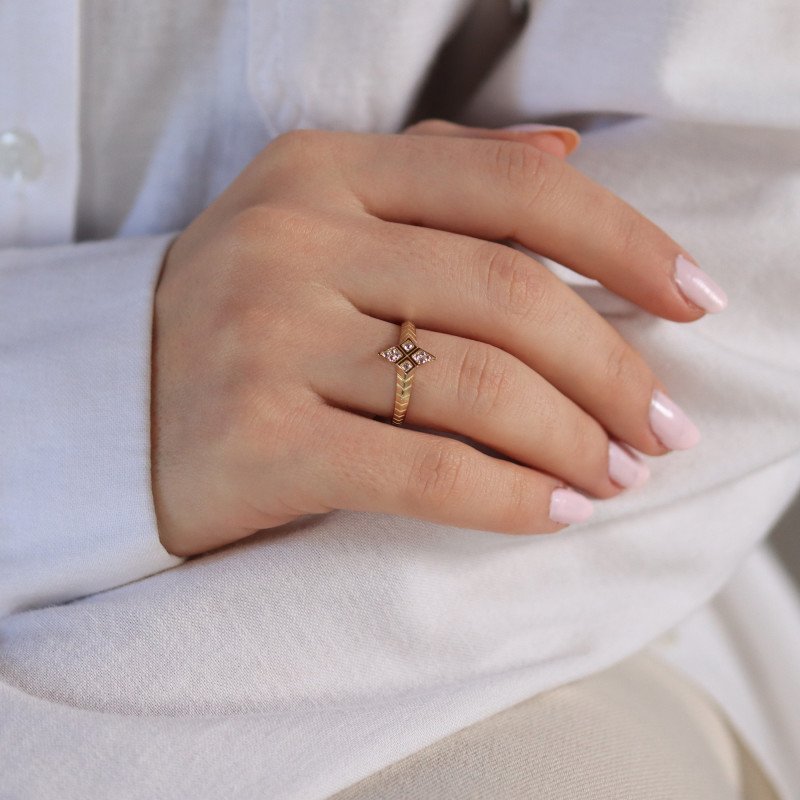 Taşlı Zikzak Yüzük