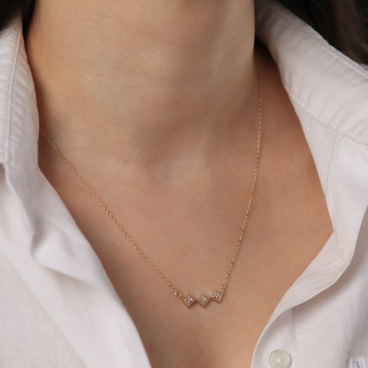 Taşlı Üçgen Kolye