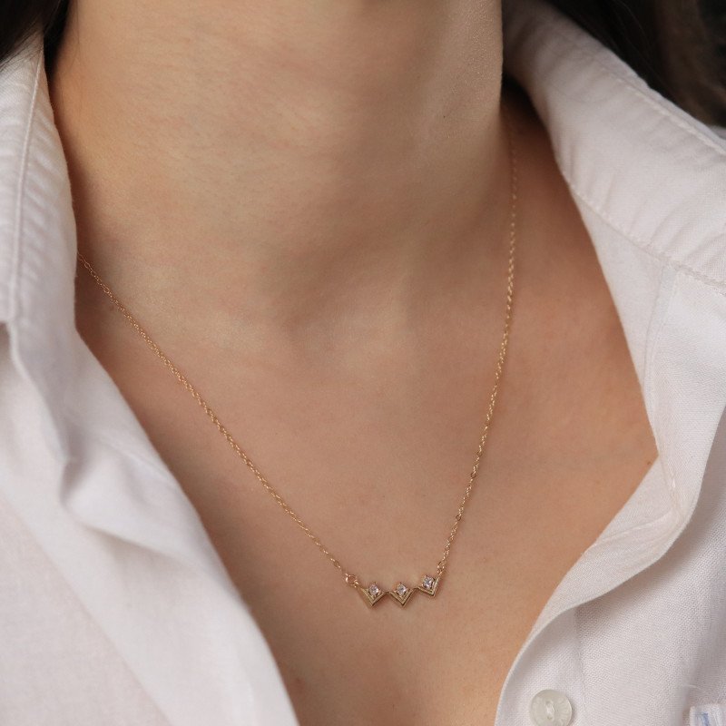 Taşlı Üçgen Kolye