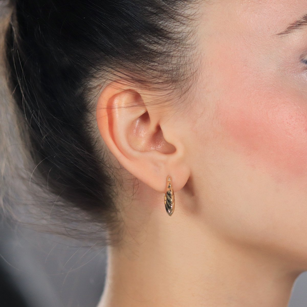 Bombe Kıvrımlı Küpe