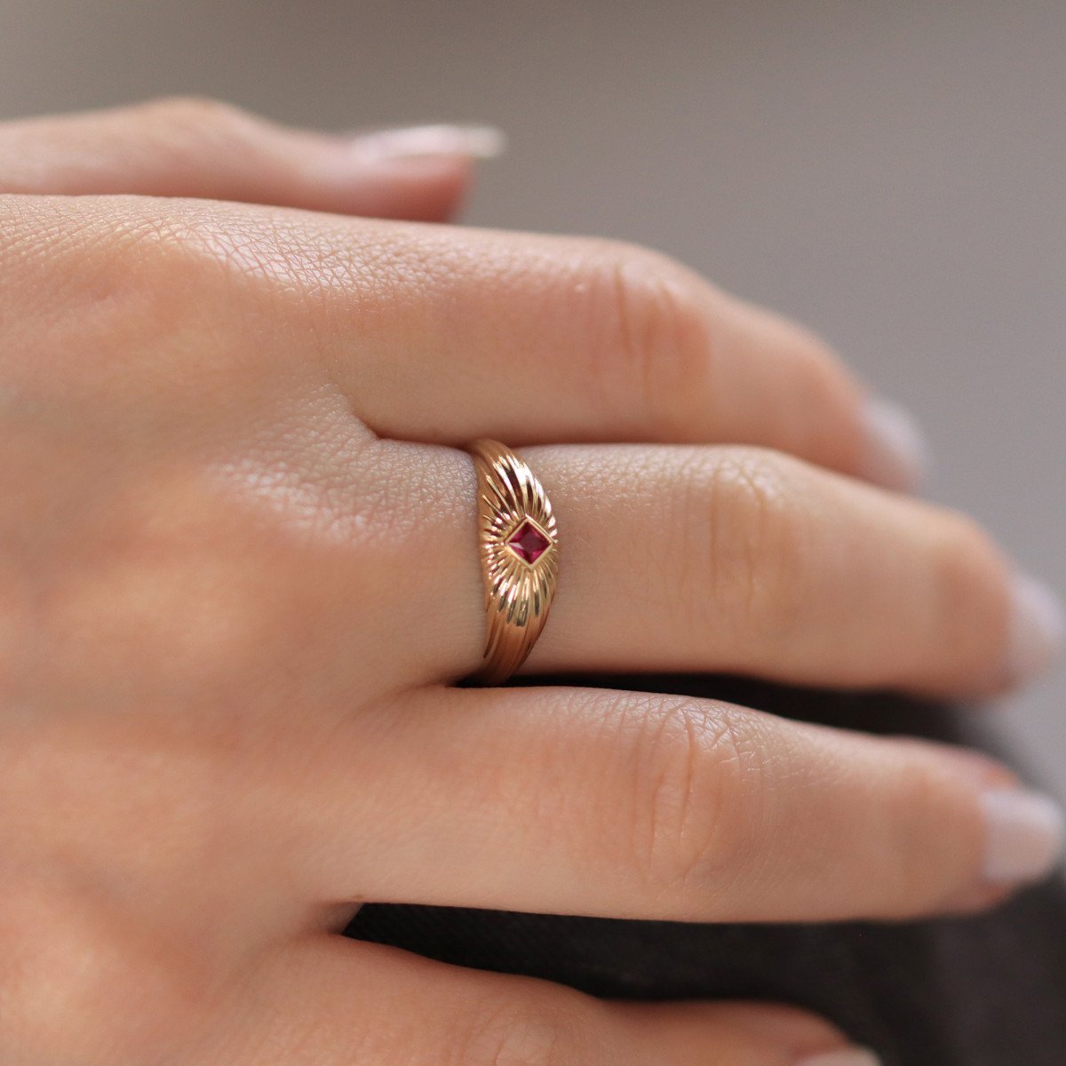 Çizgili Taş Yüzük